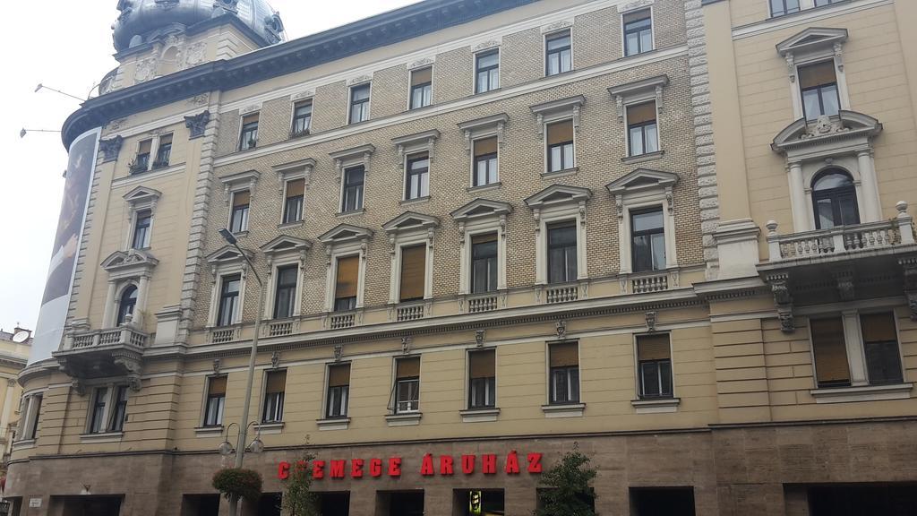 Omega Guesthouse Budapest Exterior foto